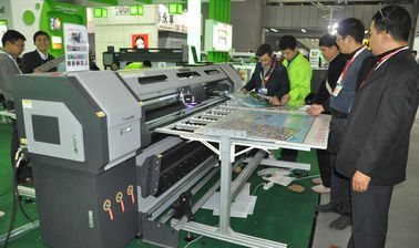 중국 UV 인쇄기, CMYK UV 평상형 트레일러 인쇄기를 구르는 목록 협력 업체