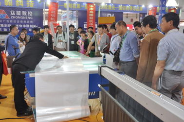 중국 50mm 간격 엄밀한 널 사진 박판으로 만드는 기계 LED 관 조명 협력 업체